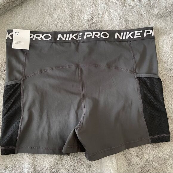 🔥 NWT Nike Women’s High-Waisted Training Shorts XXL – With Pockets! 🖤 - Picture 7 of 12